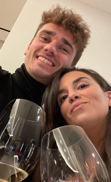 Antoine Griezmann with his wife, Erika Choperena.
